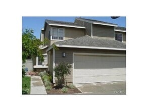 Building Photo - 880 Robles Pl