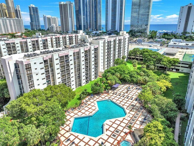 Building Photo - 17021 N Bay Rd