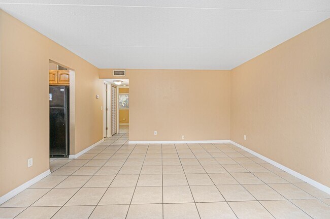 Building Photo - 2 Bedroom at Acqua Condominium