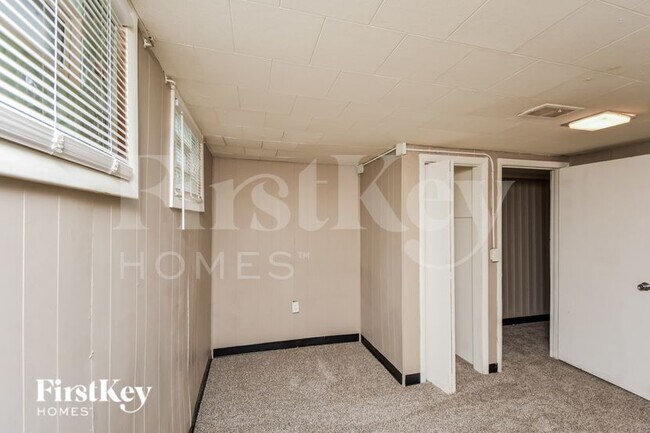 Building Photo - 5602 Culver St