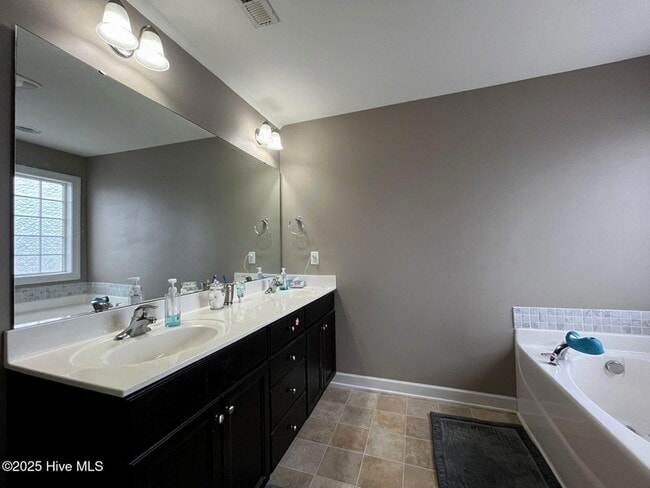 Building Photo - 582 Century Dr