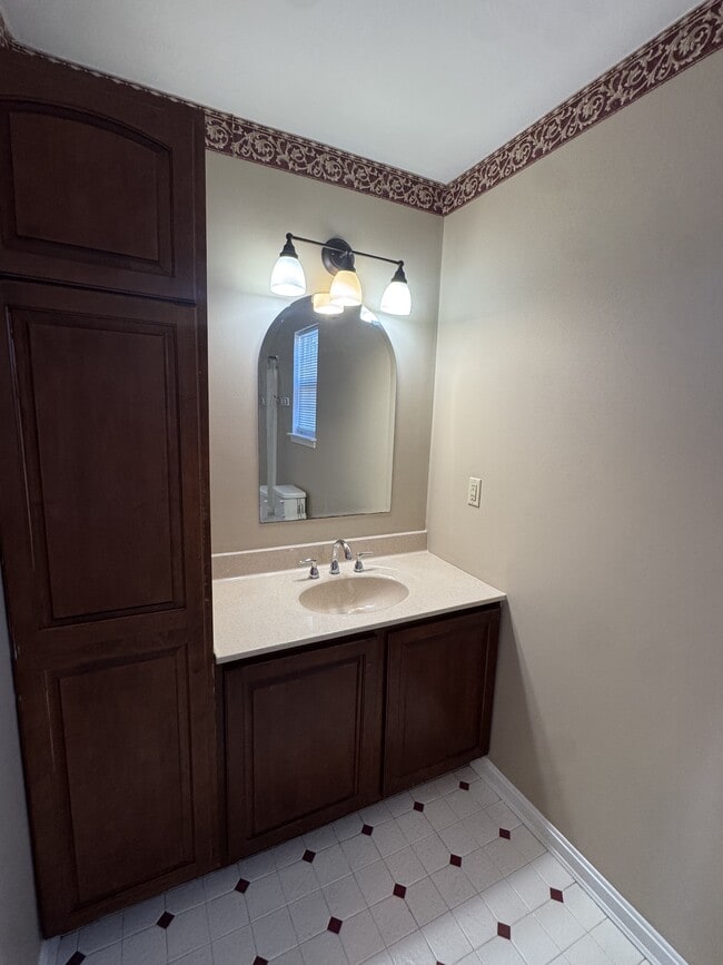 Building Photo - 6060 Oxbridge Dr