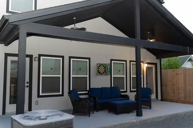 Building Photo - 7925 Brandon St