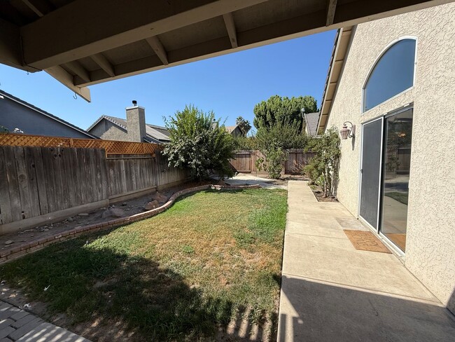 Building Photo - 4-bedroom Single Story home in Ripon!