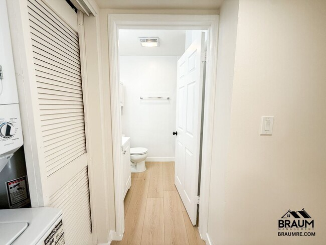 Building Photo - 11228 Huston St