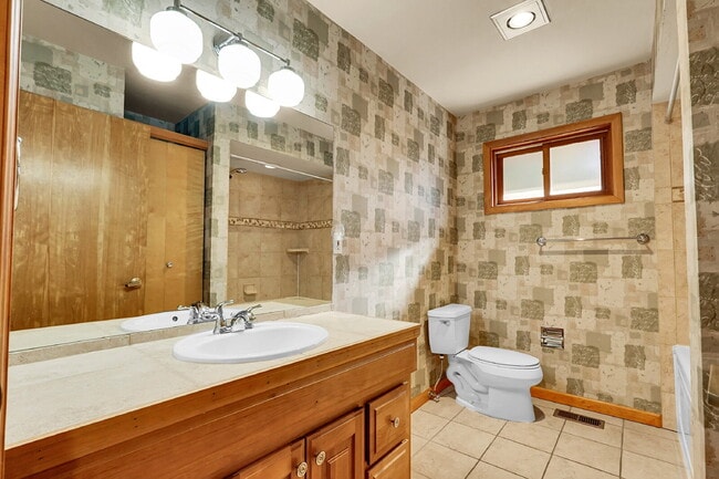 Building Photo - $2,195.95, 3-bed, 2-bed, ranch-style home with a large backyard and $300 off first month's rent