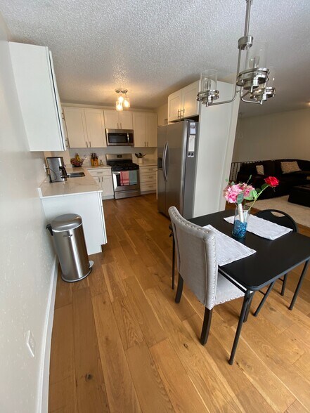 Updated kitchen - 6228 Magnolia Ln N