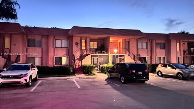 Building Photo - 227 Lakeview Dr
