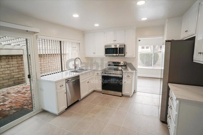 Building Photo - 23922 Avenida Entrana