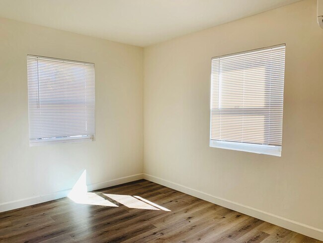 Building Photo - LVW