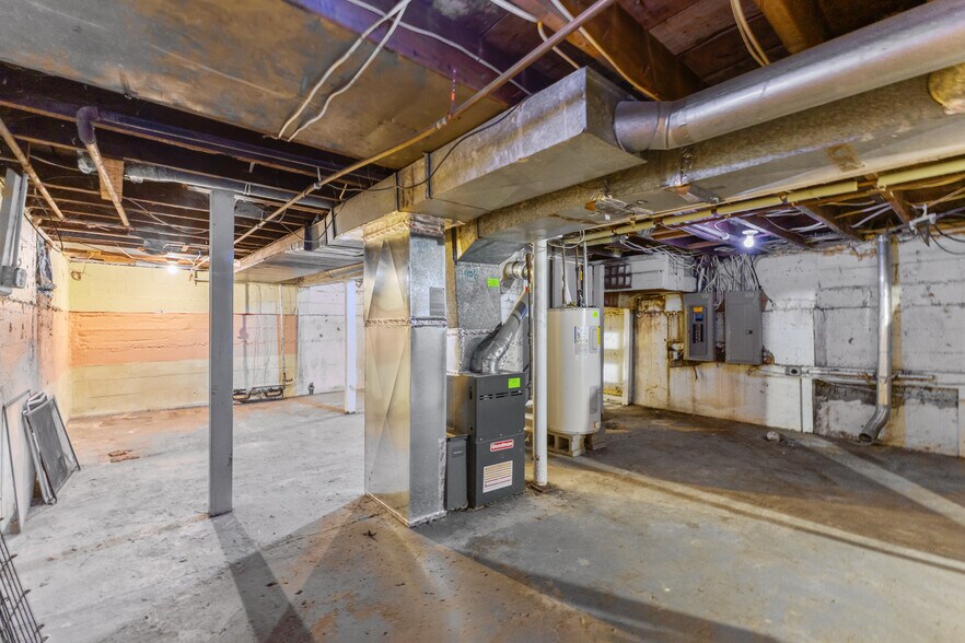 Building Photo - 922 Dakin St