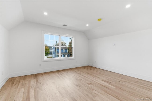 Building Photo - 42 Alice Ct