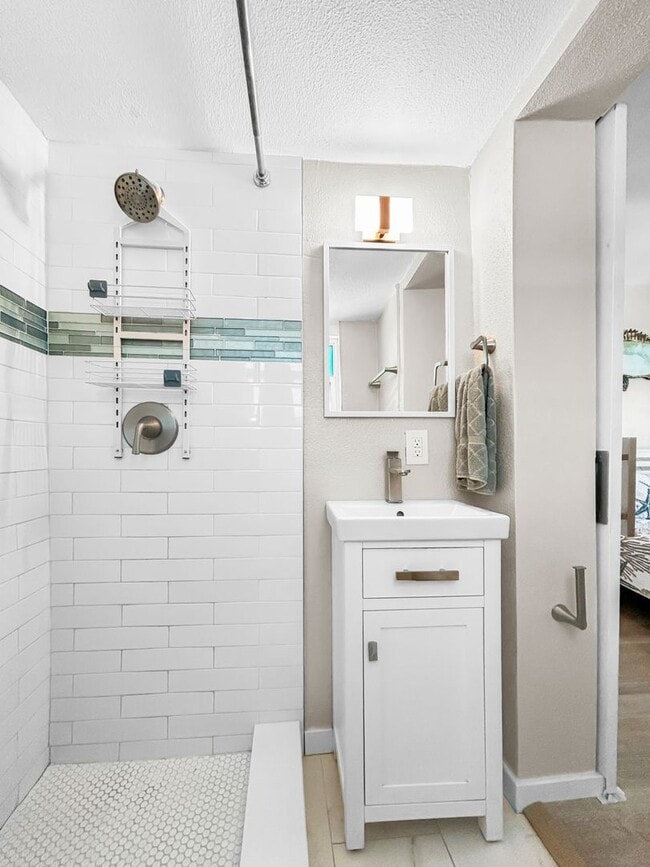 Building Photo - 14135 Palm St