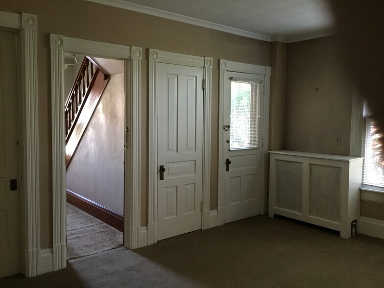 Building Photo - 801 S Main St - Free Parking Included!