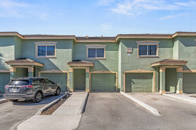 Building Photo - 250 Crestwood Cir