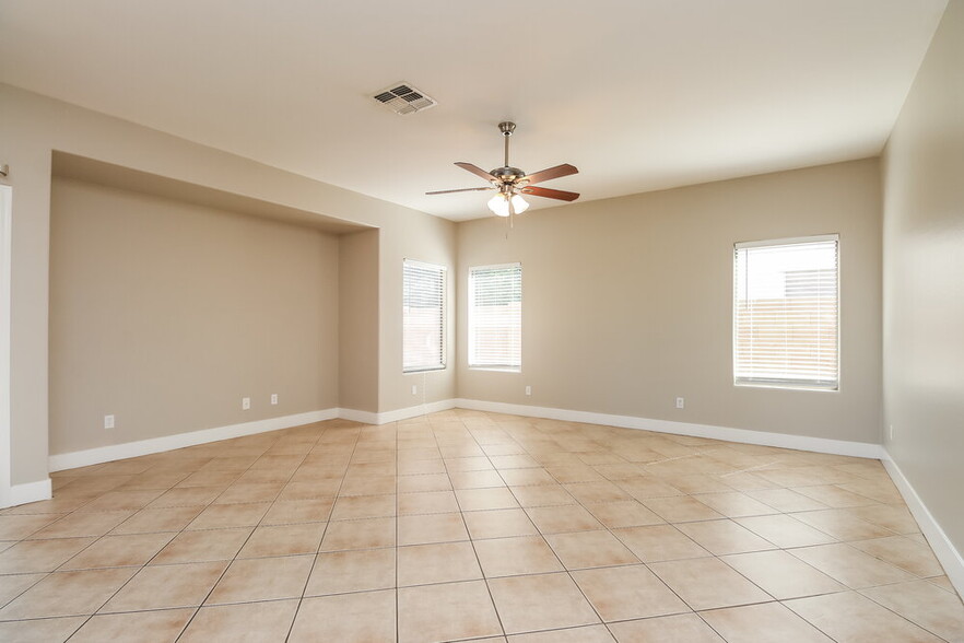 Building Photo - 21264 E Twin Acres Dr