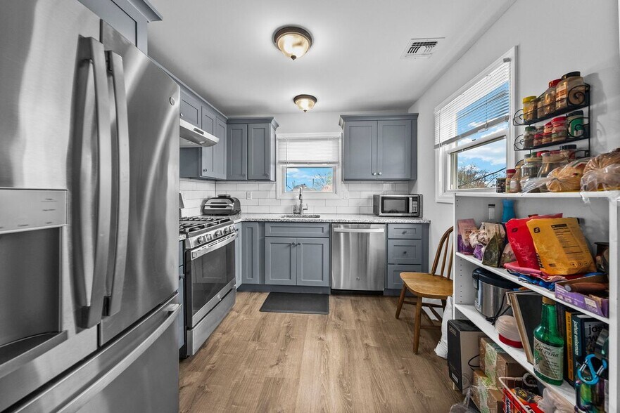 Building Photo - 816 King Georges Rd