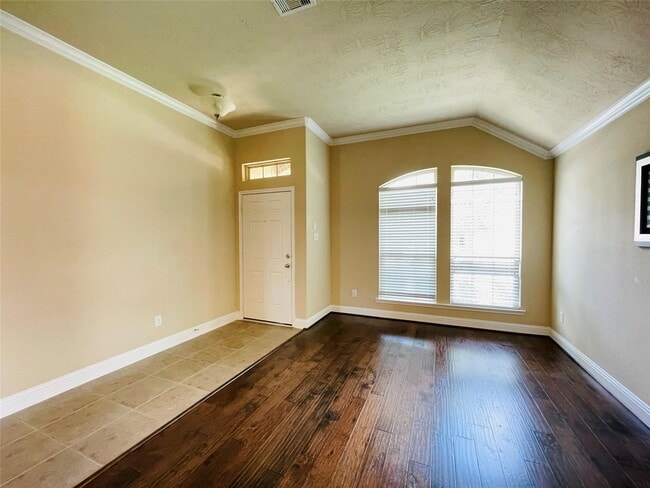 Building Photo - 25915 S Lakefair Dr