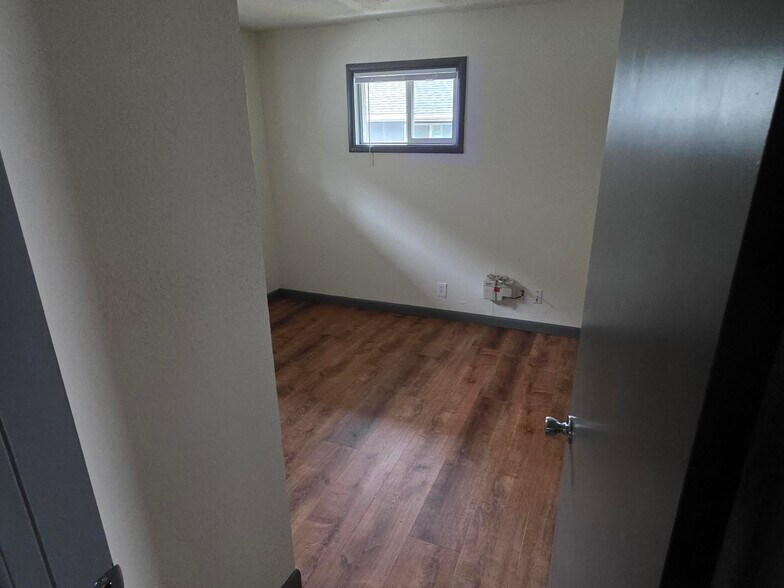 Building Photo - 354 Catron St N