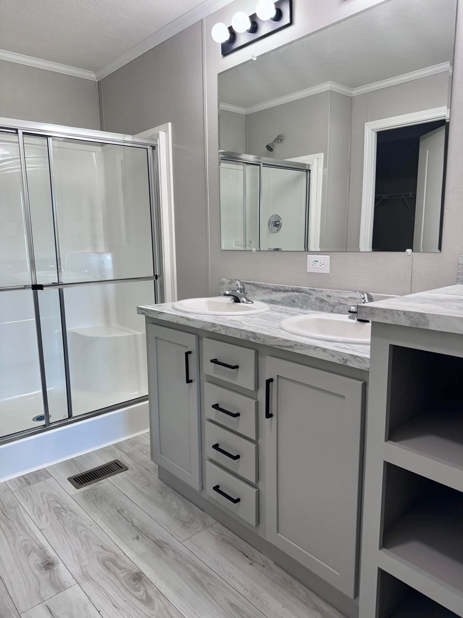 Building Photo - 17060 Canterbury Cir