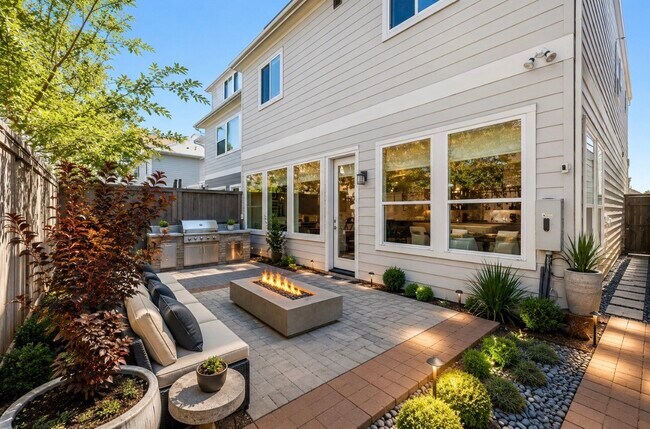 Building Photo - 1423 Biondo Way
