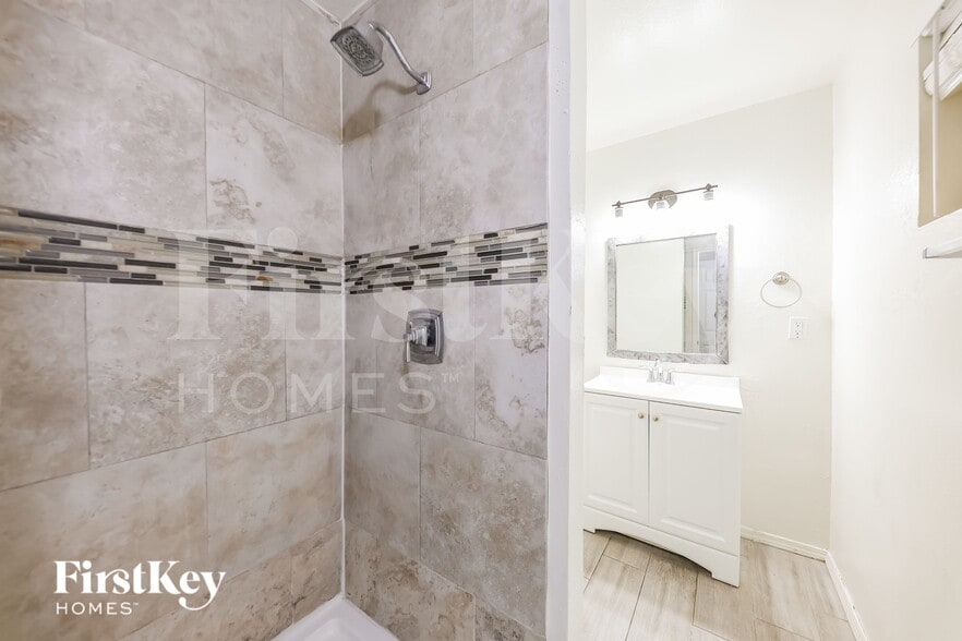 Building Photo - 13642 N 31st Dr