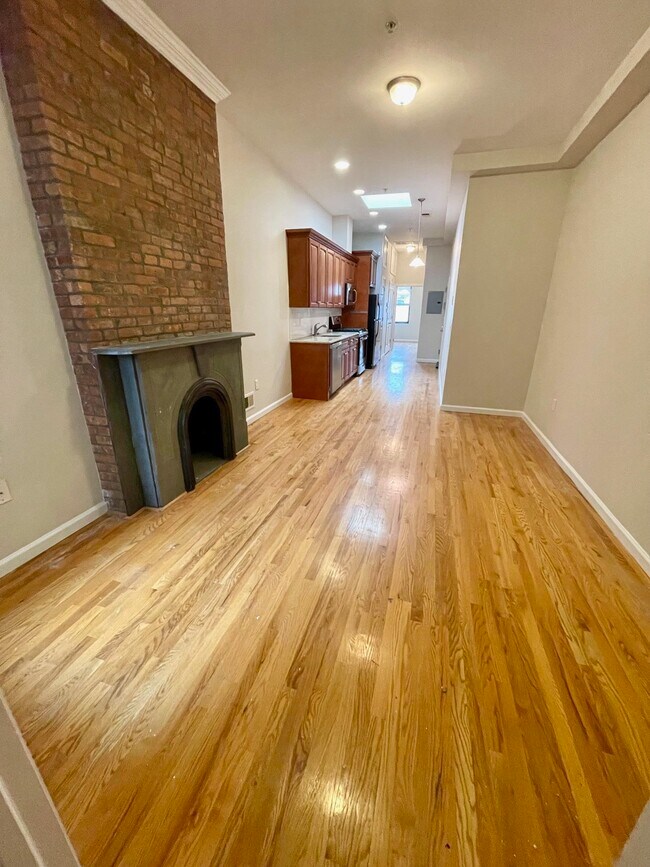 Building Photo - 572 Jersey Ave
