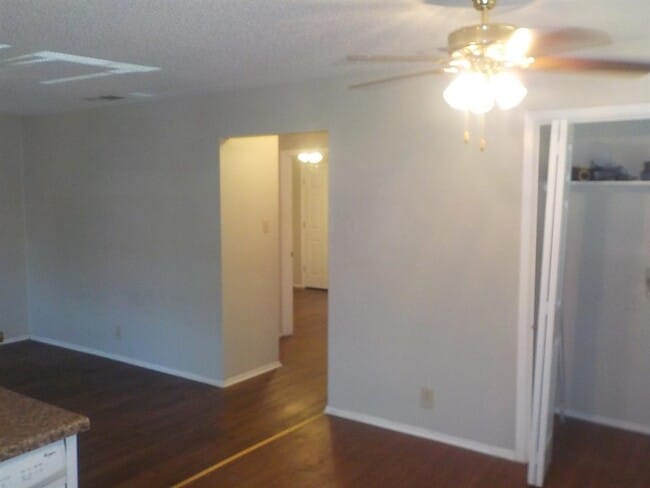 Building Photo - 2205 Leah Cove