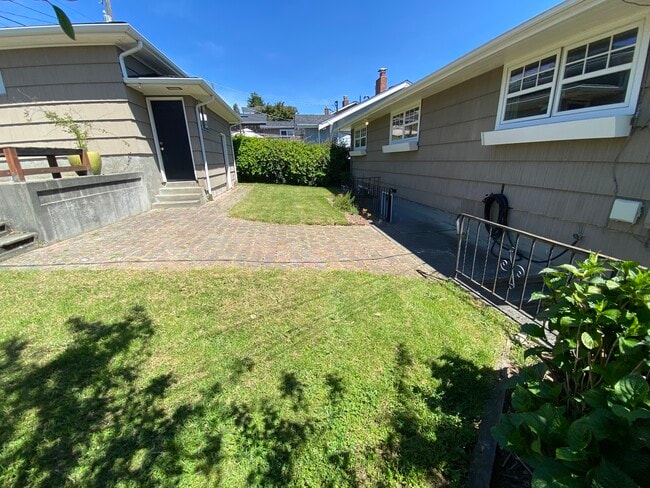 Building Photo - 4051 38th Ave SW