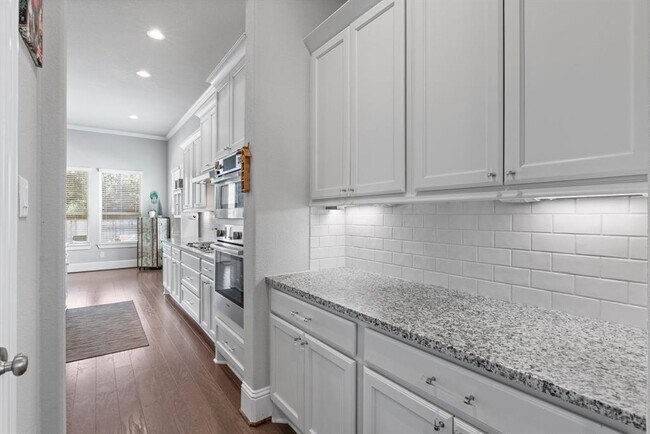 Building Photo - 2311 Pale Star Dr