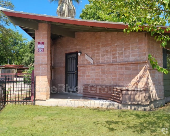 Building Photo - 103 E Skyview Dr
