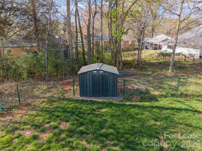 Building Photo - 409 Kickapoo Ave