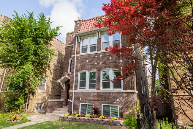 Primary Photo - 2648 W Lunt Ave