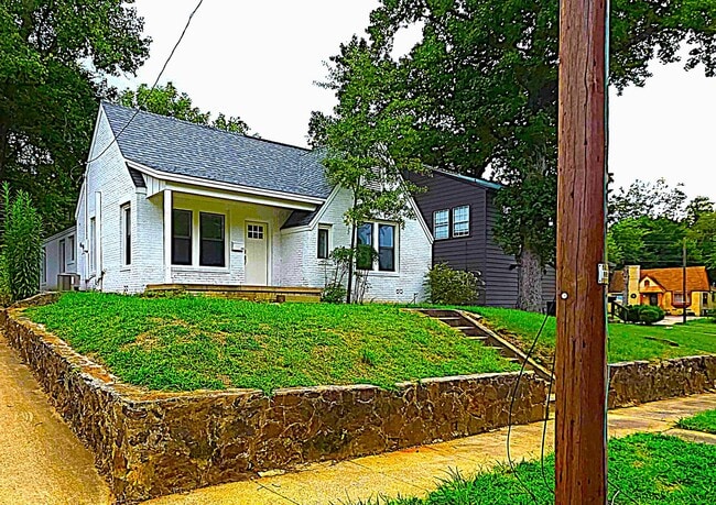Building Photo - Fully Remodeled Home in the Heart of Tyler...