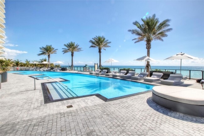 Building Photo - 18555 Collins Ave