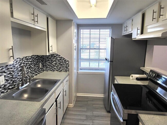 Building Photo - 14333 Memorial Dr