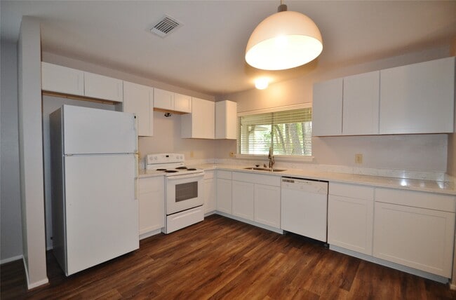 Building Photo - 83 Marabou Pl
