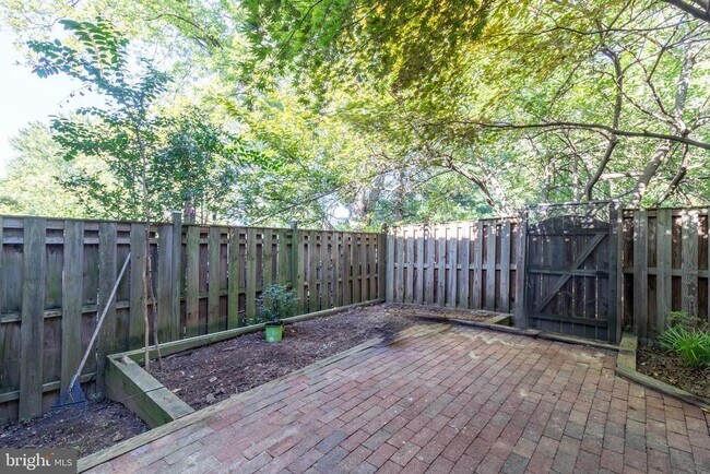 Building Photo - 8748 Ridge Hollow Ct