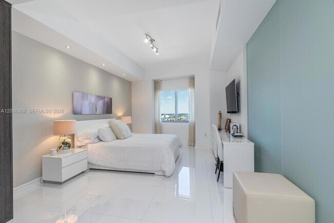 Building Photo - 1100 Biscayne Blvd