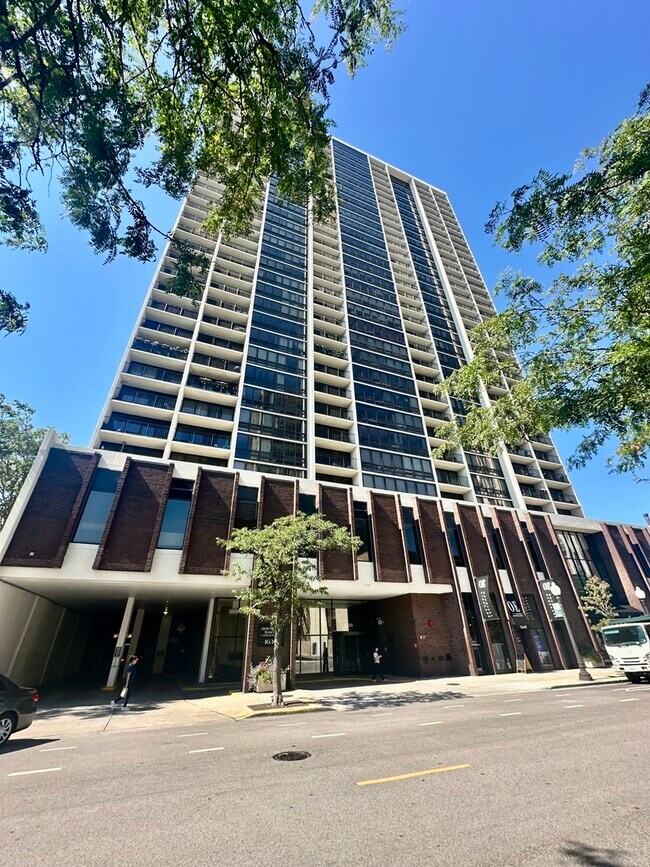Primary Photo - 1636 N Wells St