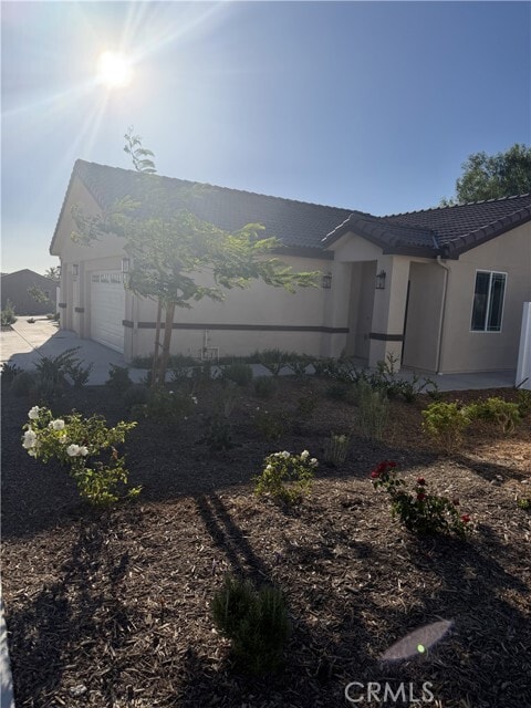 Building Photo - 774 S Acacia Ave