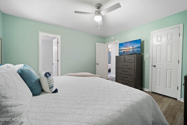 Building Photo - 805 Deblea Ct