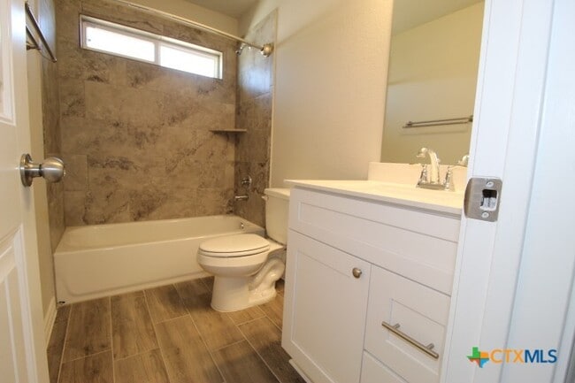 Building Photo - 6307 Verde Dr