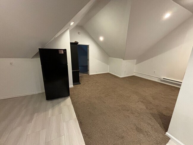 Building Photo - 300 Milburn Dr