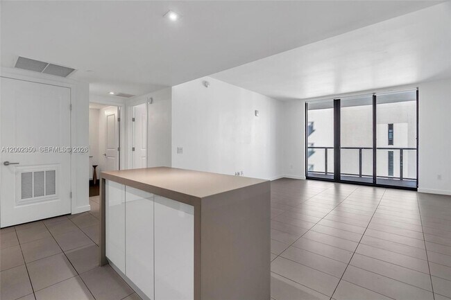 Building Photo - 1600 NE 1st Ave