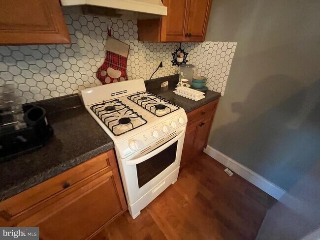 Building Photo - 308 S 52nd St