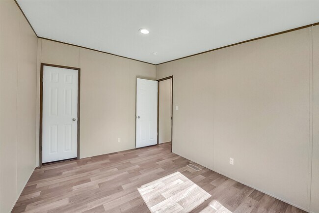 Building Photo - 25150 Faraway Ln