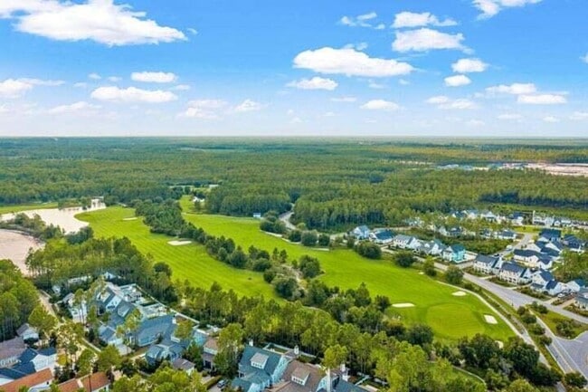 Building Photo - 323A Suwannee Dr