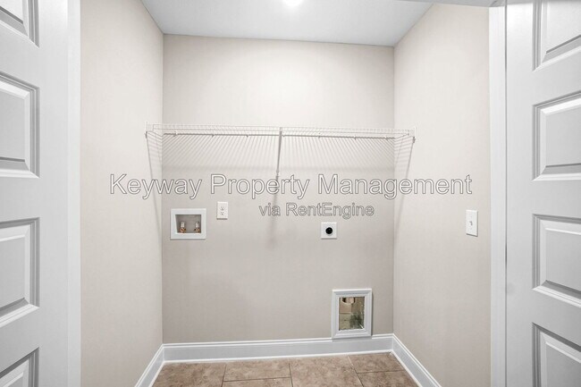 Building Photo - 3225 Venetian Dr
