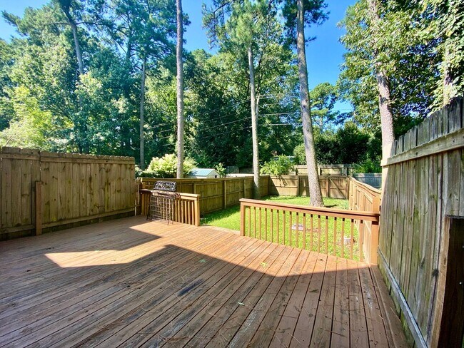 Building Photo - Fantastic 2-Bedroom Townhome In Linkhorn! ...